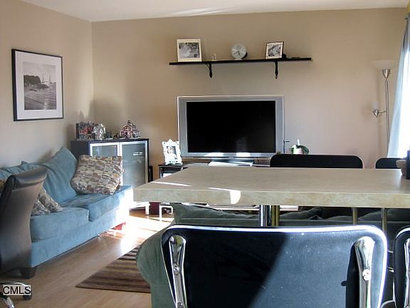 2nd image of 27 Ameridge Dr