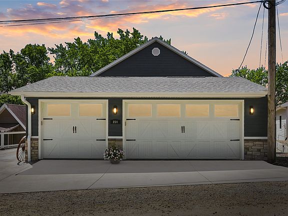 3rd image of 214 Eastside Ln