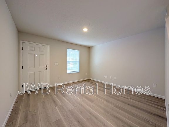 4th image of 6384 Restlawn Dr
