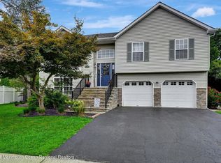 19 Joshua Ct, Howell, NJ 07731
