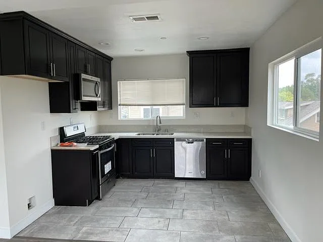 S Walnut Ave — Photo 4