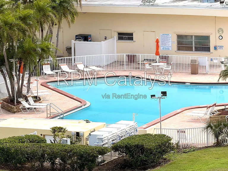 4725 Cove Cir #902 — Photo 18