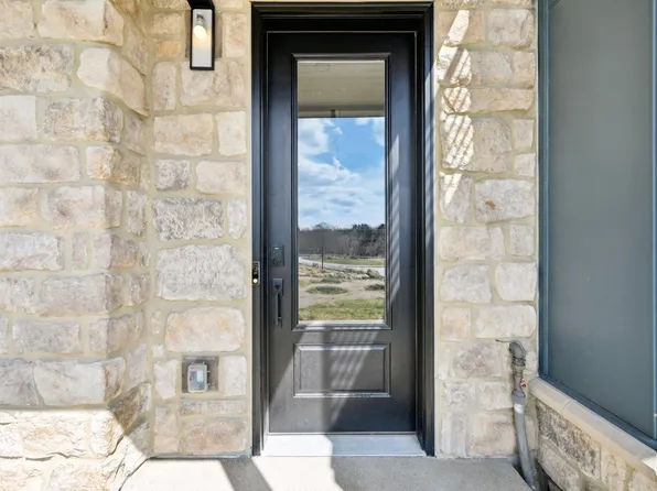 2252 Quarry Trails Dr, Columbus, OH 43228