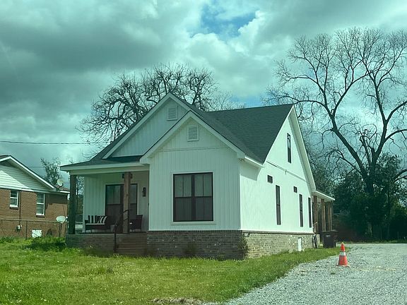 2nd image of 207 11th St N