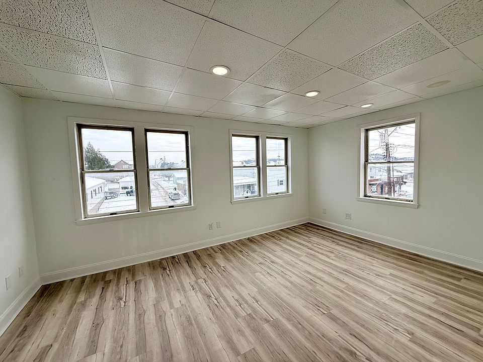 1st image of 527 Broad Ave #8