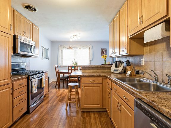 3rd image of 2614 N Windsor Dr Unit 203