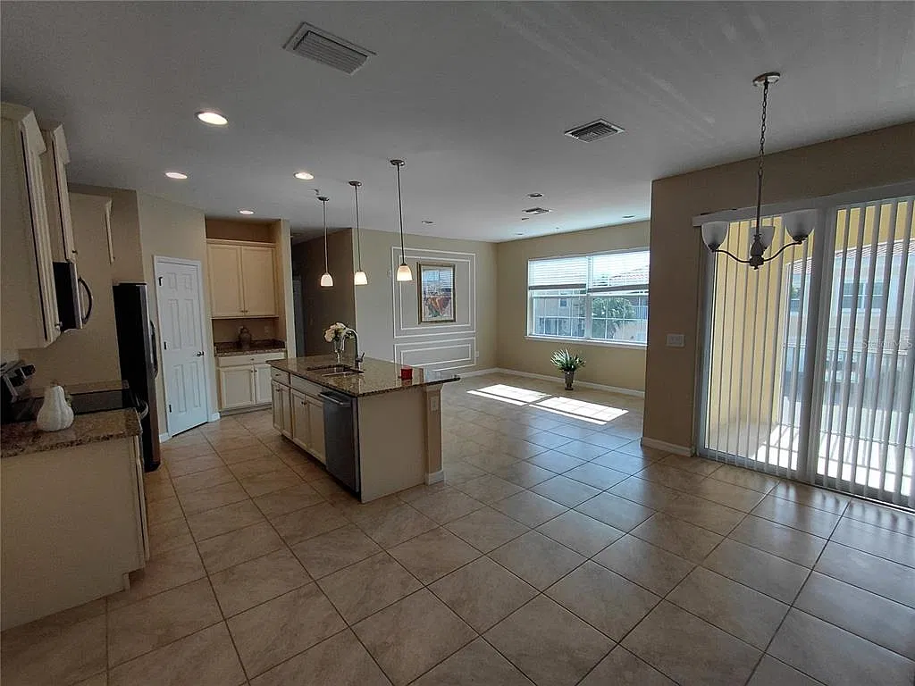 2 bed, 2.0 bath, 1135 sqft, $2,000 — Photo 3