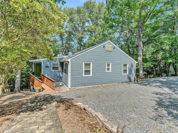 119 Mountwood Dr, Huddleston, VA 24104