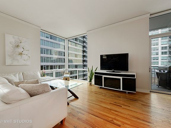 5th image of 170 W Polk St APT 1501