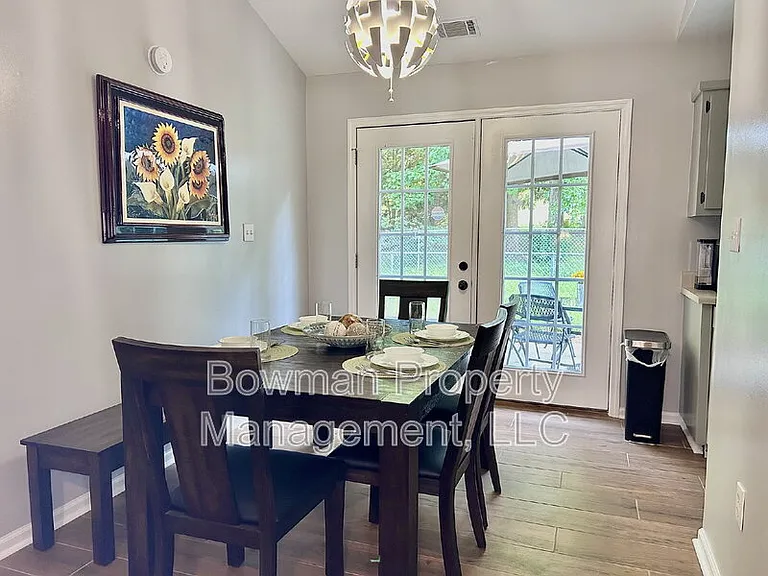 255 Camelot Dr — Photo 7