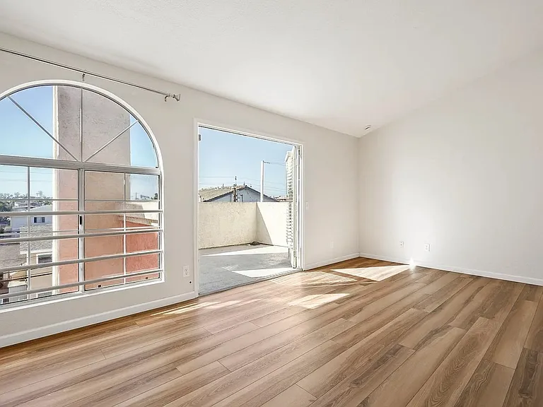 221 Donax Ave #11 — Photo 15