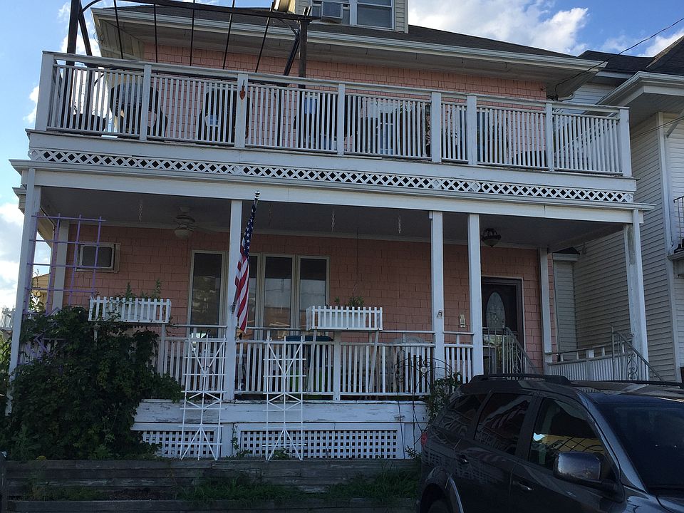 2nd image of 12010 Newport Ave