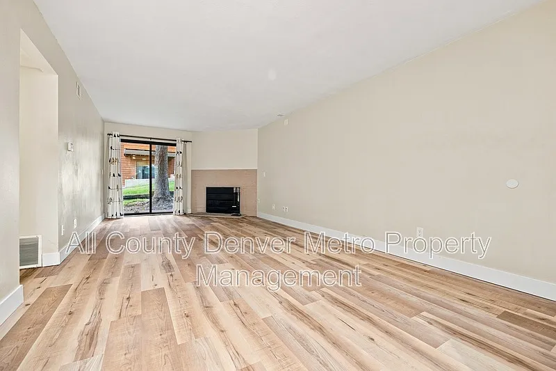 2 bed, 1.0 bath, 971 sqft, $1,745 — Photo 4