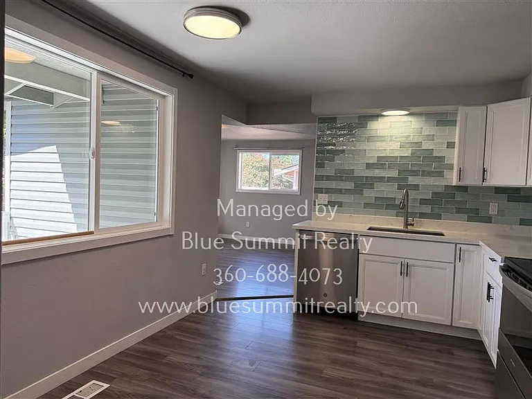 7604 12th Ave NE — Photo 7