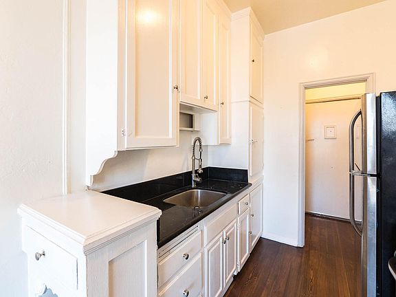 5th image of 808 S Hobart Blvd APT 405