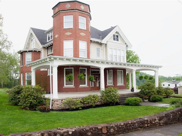 403 Laughlin St, Dawson, PA 15428