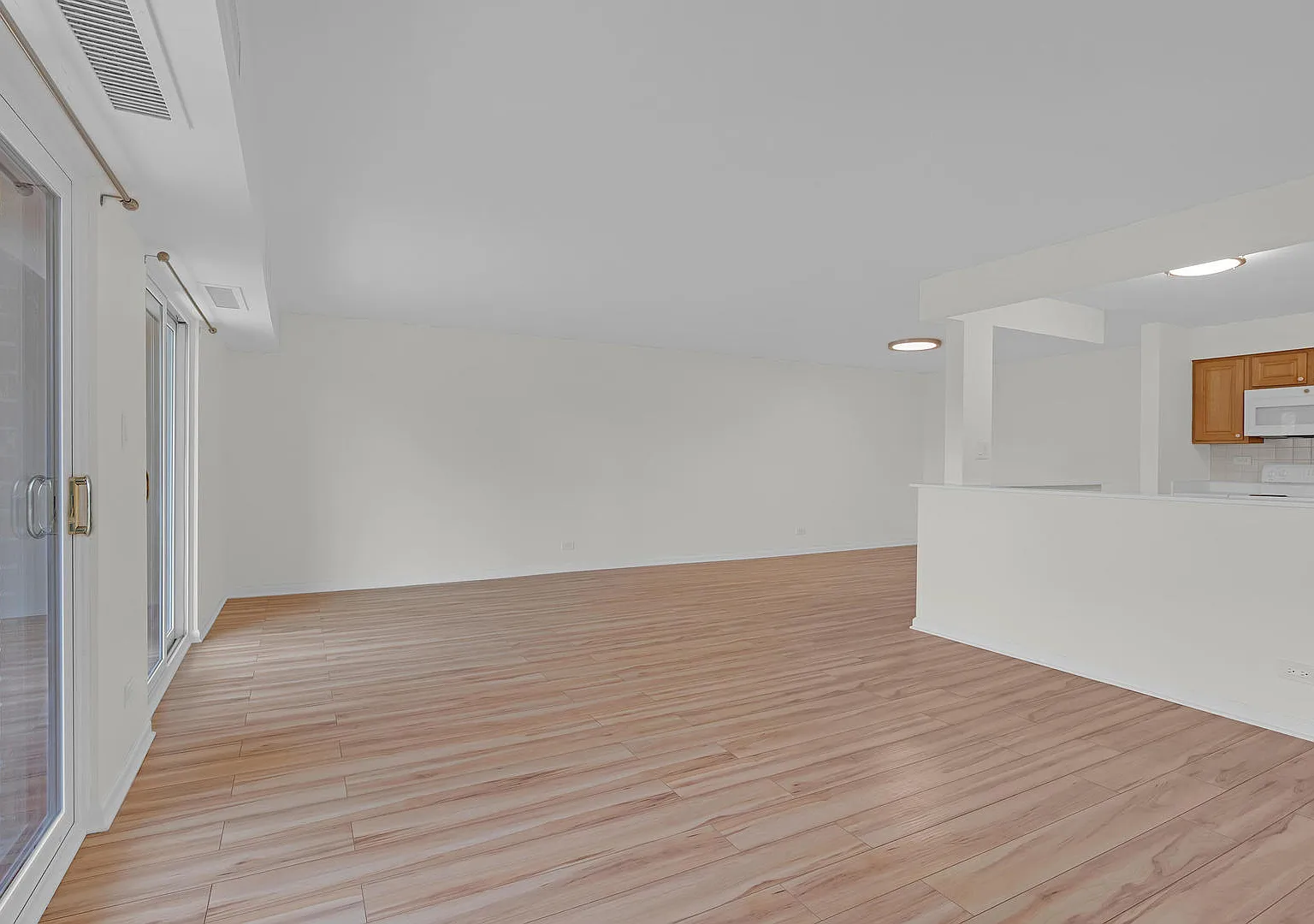 1 bed, 1000 sqft, $1,850 — Photo 4