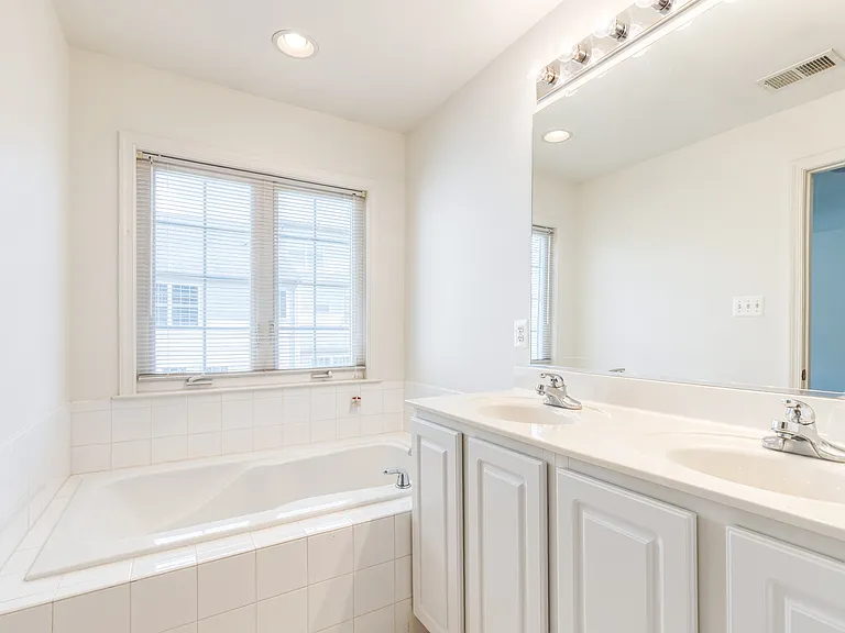 4322 Vintage Ivy Ln — Photo 21