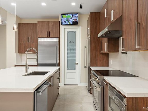 5th image of 1616 S Queen St