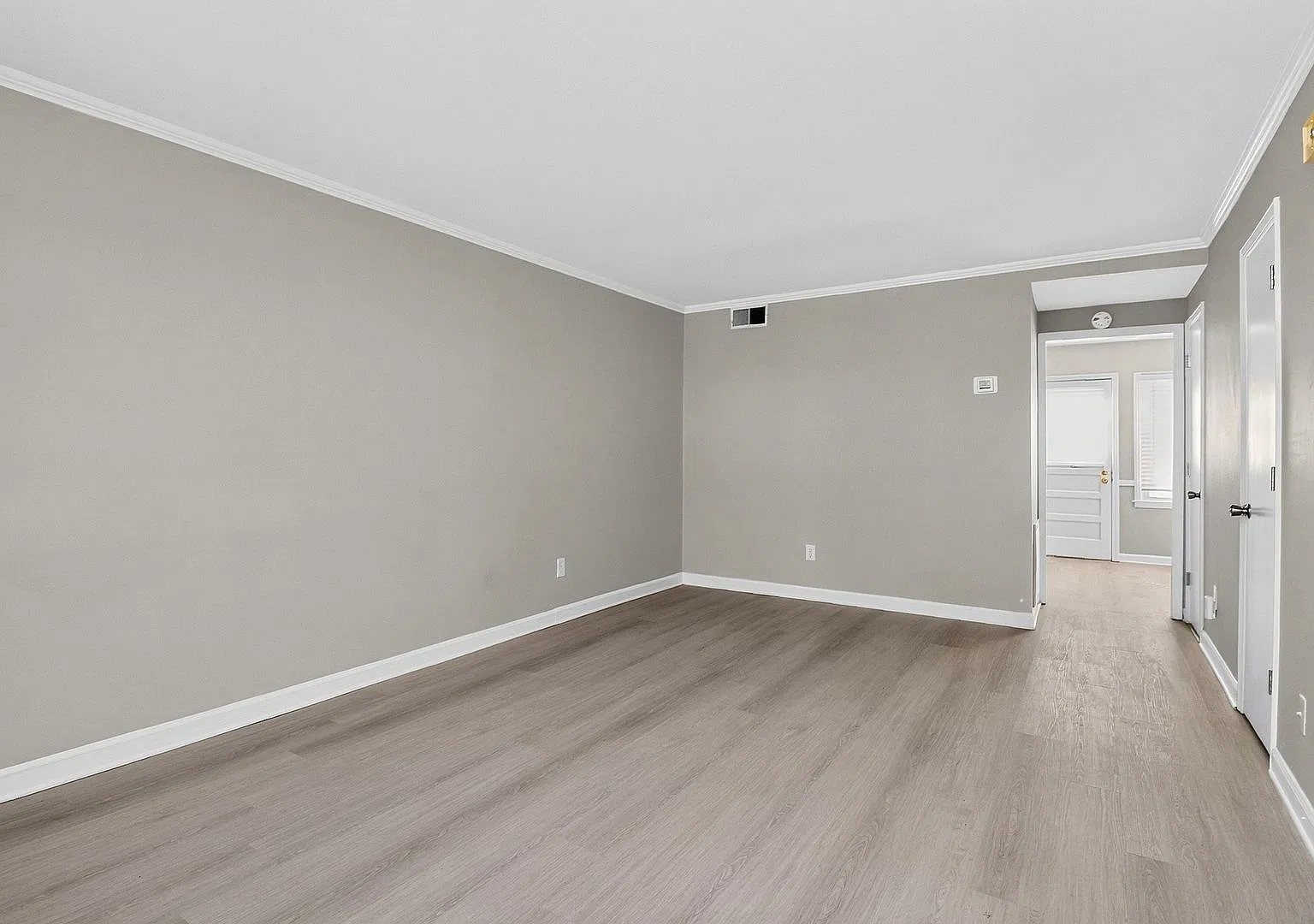 Beautiful Two Bedroom Condo in Ashbrook Community! — Photo 2