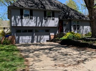 3738 SW Twilight Dr, Topeka, KS 66614