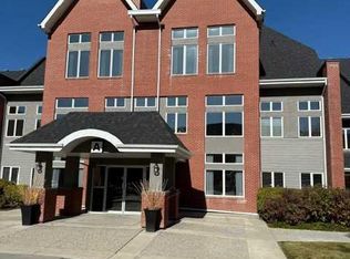 15 S Everstone Dr SW #203, Calgary, AB T2Y5B5