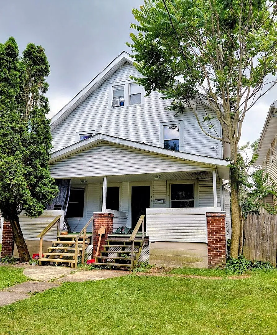 98 E Mapledale Ave — Photo 1