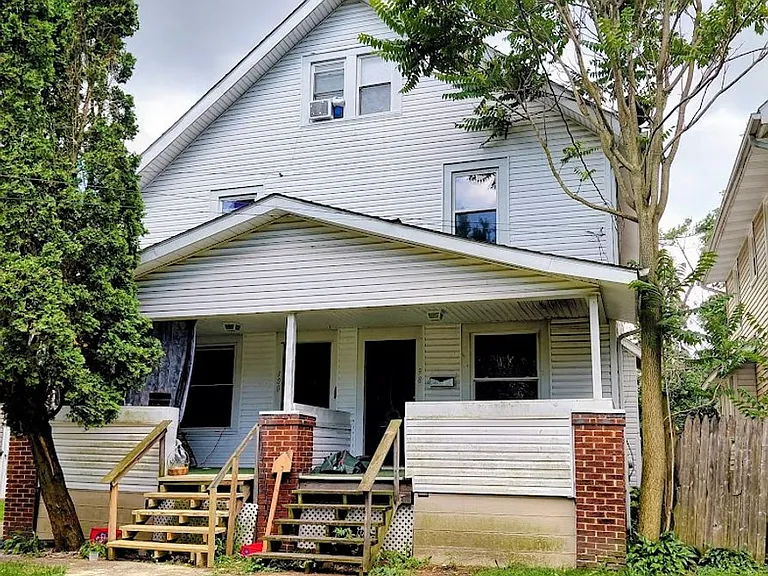 98 E Mapledale Ave — Photo 1
