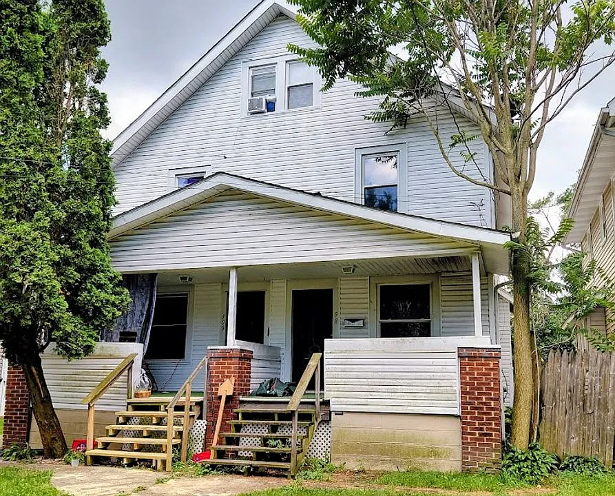 98 E Mapledale Ave