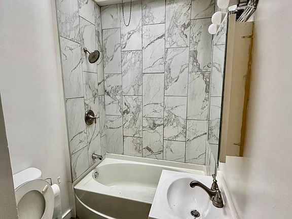 4th image of 4720 Vista St