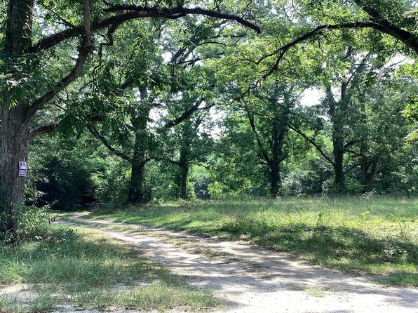 1202 County Road 19 N