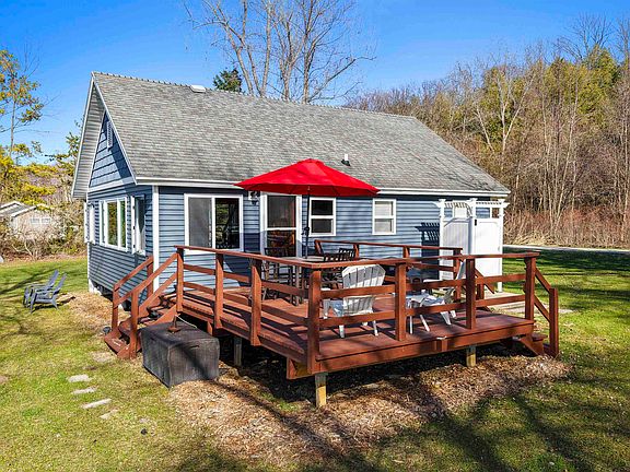 3rd image of 2075 South Rd
