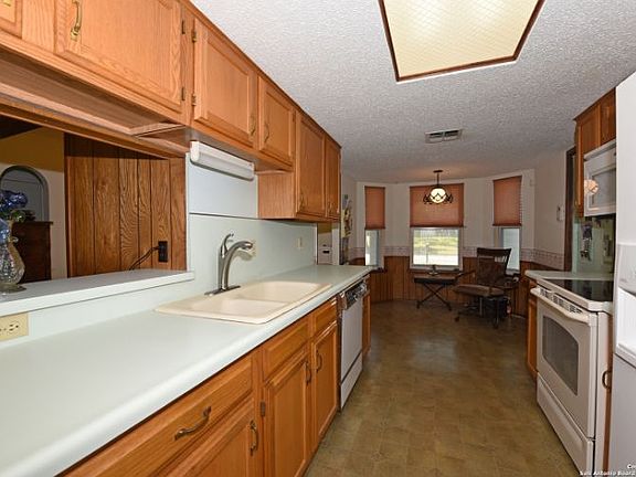 5th image of 5715 Creekwood St