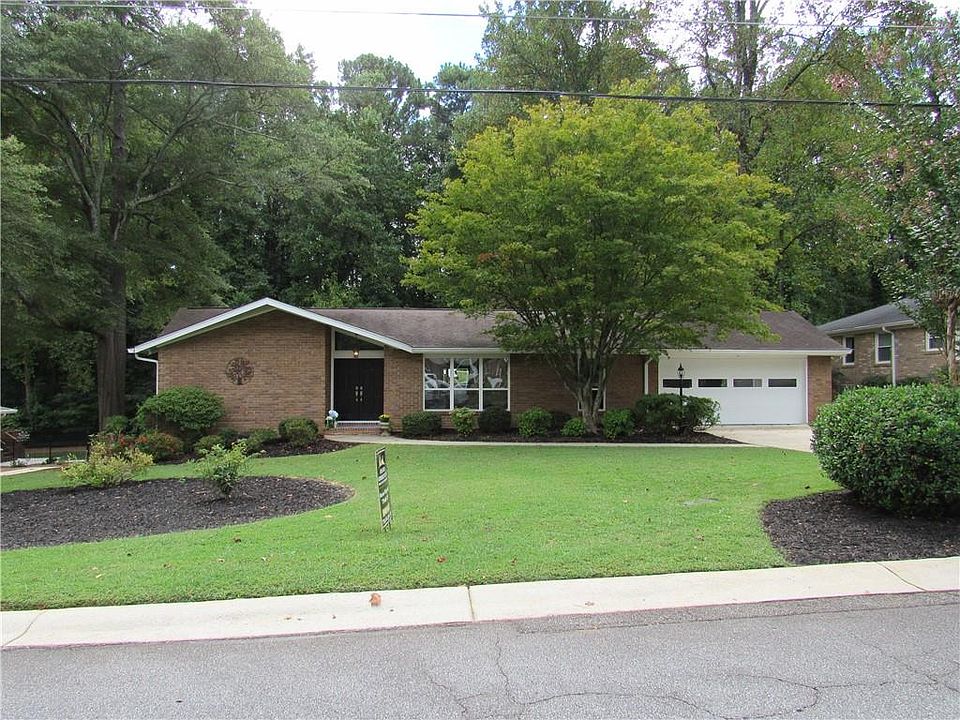 1st image of 2780 Sagamore Hill Dr SE