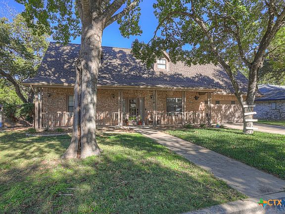 3rd image of 1074 Camellia Ln