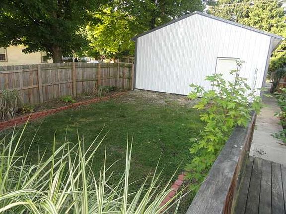 4th image of 3184 Broad St