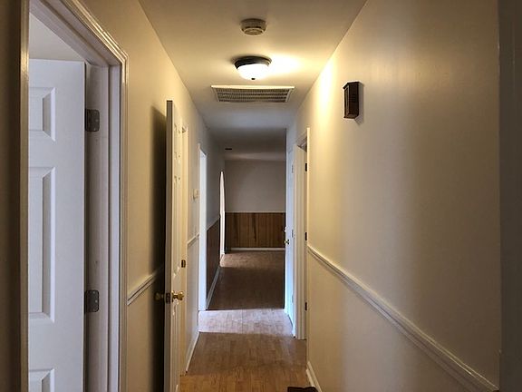 5th image of 220 Foxlake Dr