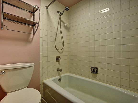 5th image of 9357 Landings Ln Unit 208