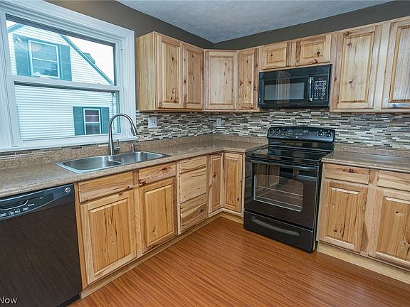 5th image of 17943 Strongsville Blvd