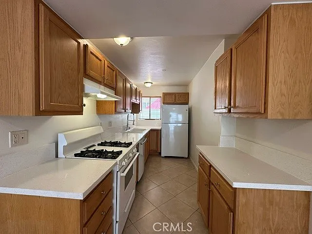 22865 Del Valle St — Photo 8