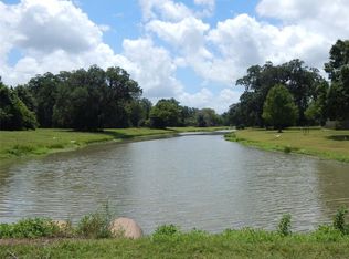 608 Longhorn Trl, Angleton, TX 77515