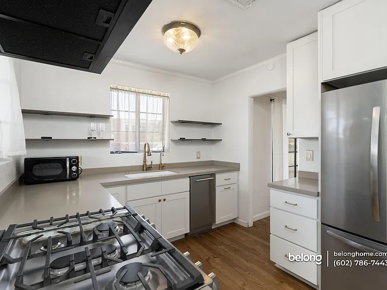 1136 E Almeria Rd — Photo 27