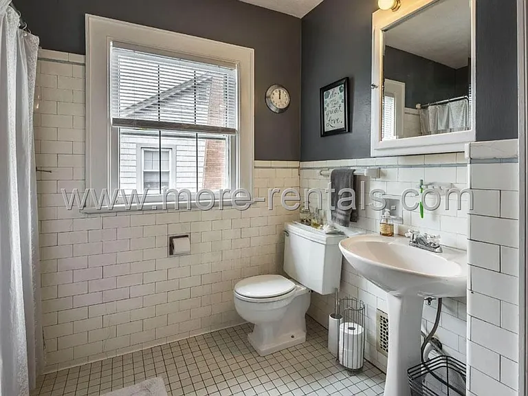 2481 Powell Ave — Photo 11