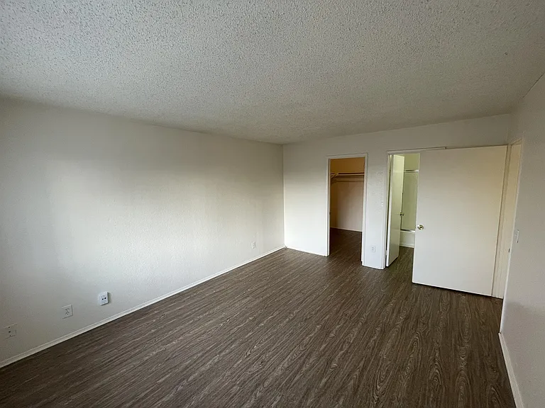 46th Street Villas — Photo 15