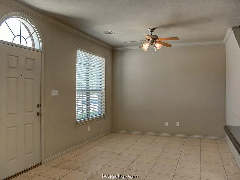 146 Forest Dr — Photo 3