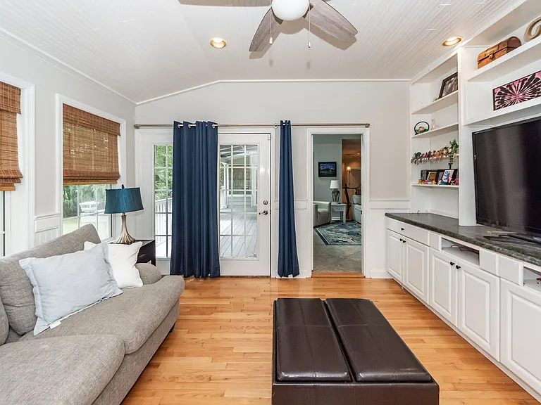2105 Williams Veneer Ct — Photo 34