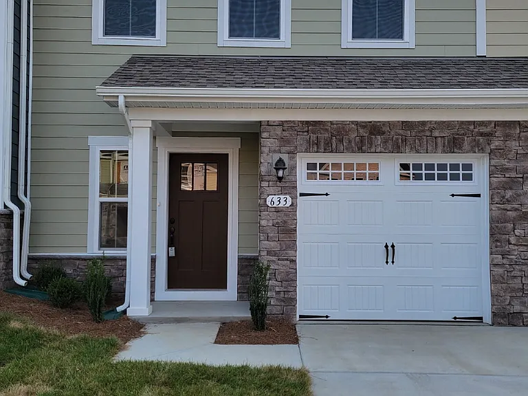 633 Exmoor Dr — Photo 1