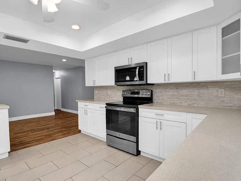 13540 Sedgwick Ave — Photo 13