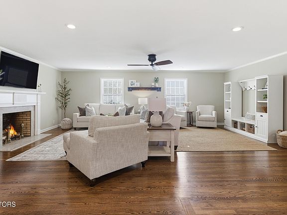 4th image of 204 Whittington Dr