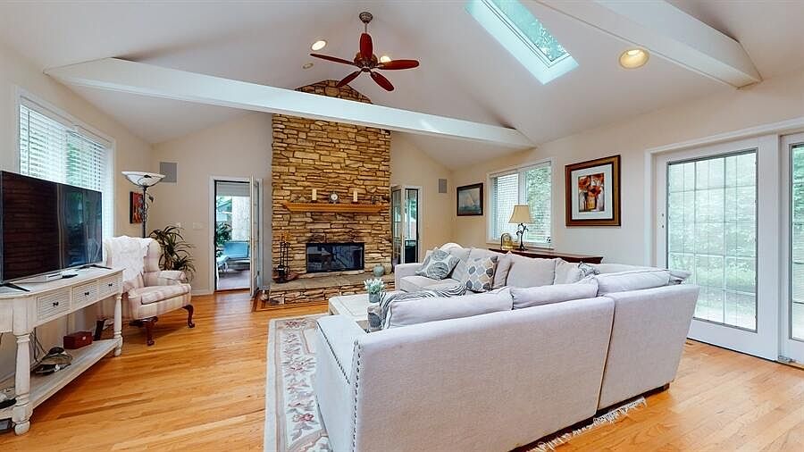 1st image of 1023 Sauganash DRIVE